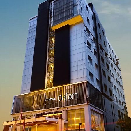 Hotel Dafam Pekanbaru Buitenkant foto