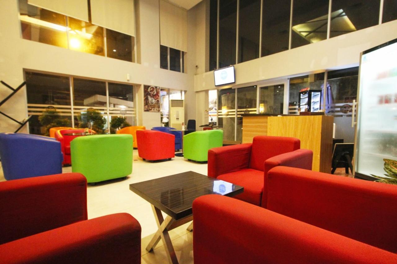 Hotel Dafam Pekanbaru Buitenkant foto