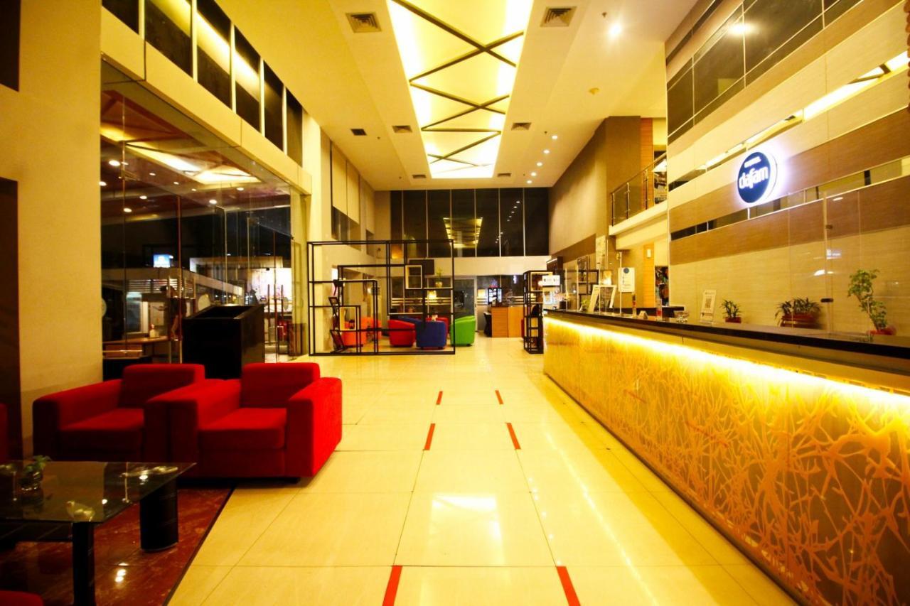 Hotel Dafam Pekanbaru Buitenkant foto