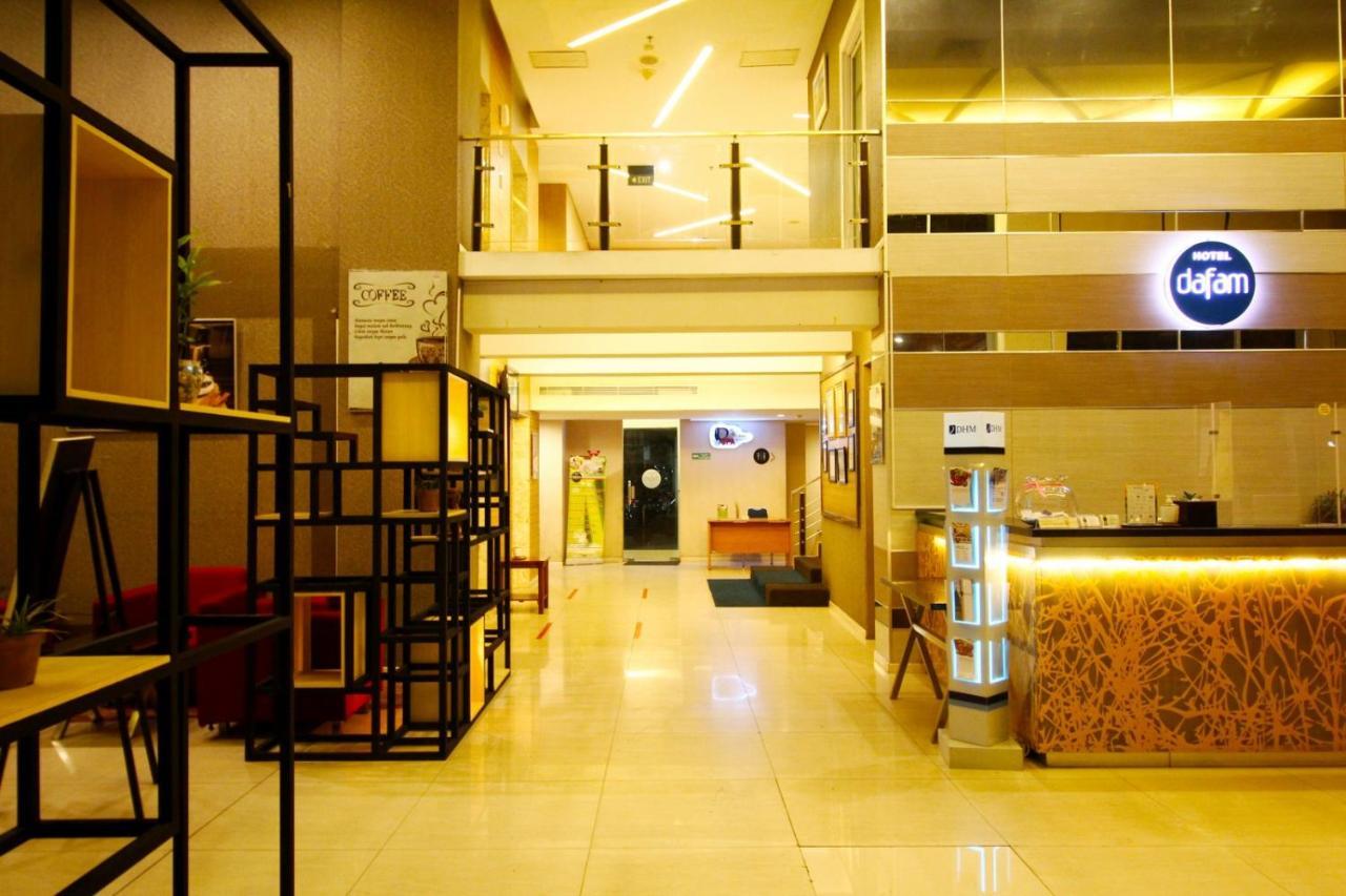 Hotel Dafam Pekanbaru Buitenkant foto