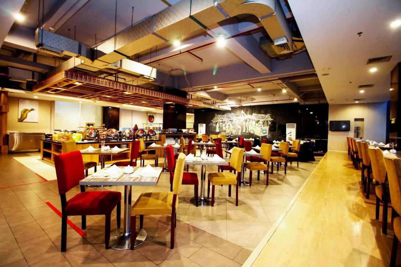Hotel Dafam Pekanbaru Buitenkant foto