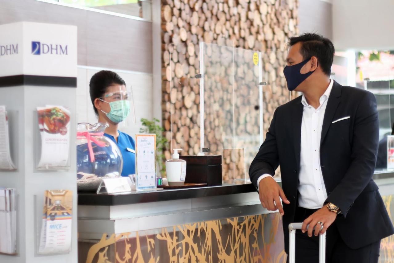 Hotel Dafam Pekanbaru Buitenkant foto