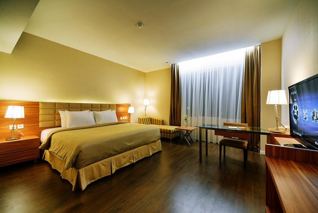 Hotel Dafam Pekanbaru Buitenkant foto